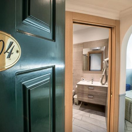 Hotel Villa Degli Angeli Castel Gandolfo Buitenkant foto