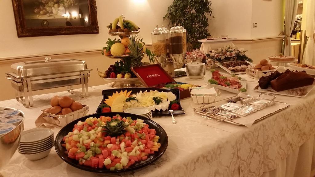 Hotel Villa Degli Angeli Castel Gandolfo Buitenkant foto
