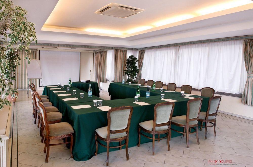 Hotel Villa Degli Angeli Castel Gandolfo Buitenkant foto