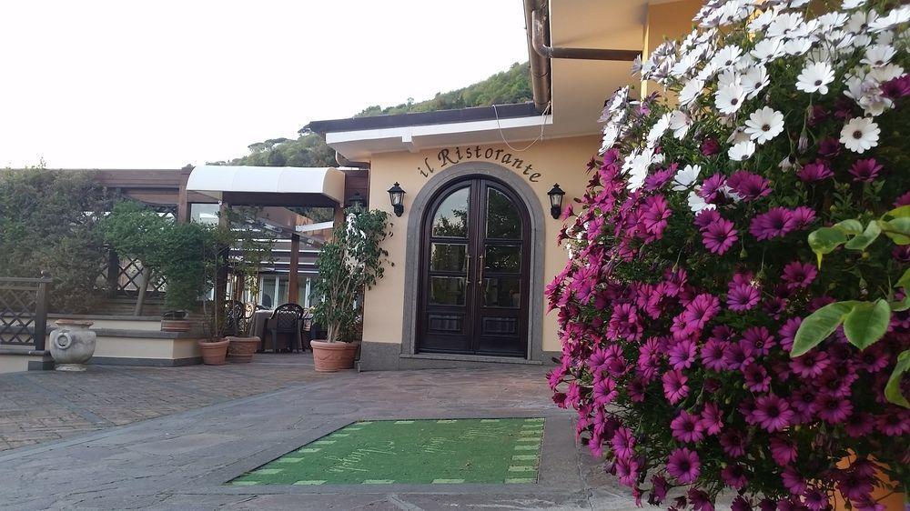 Hotel Villa Degli Angeli Castel Gandolfo Buitenkant foto