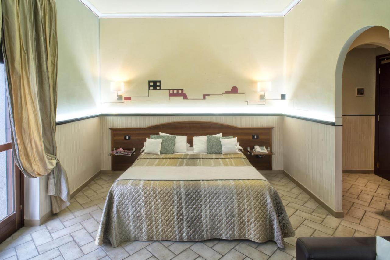 Hotel Villa Degli Angeli Castel Gandolfo Buitenkant foto