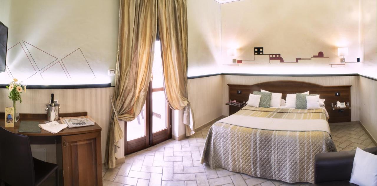 Hotel Villa Degli Angeli Castel Gandolfo Buitenkant foto